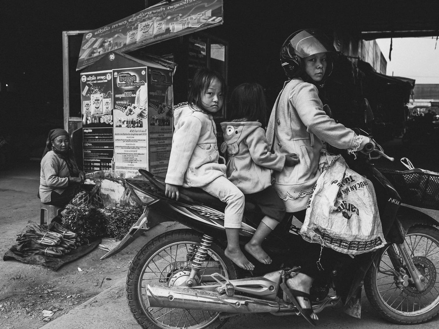 Laos Phonsavan 2019 11 Three On a Bike uai