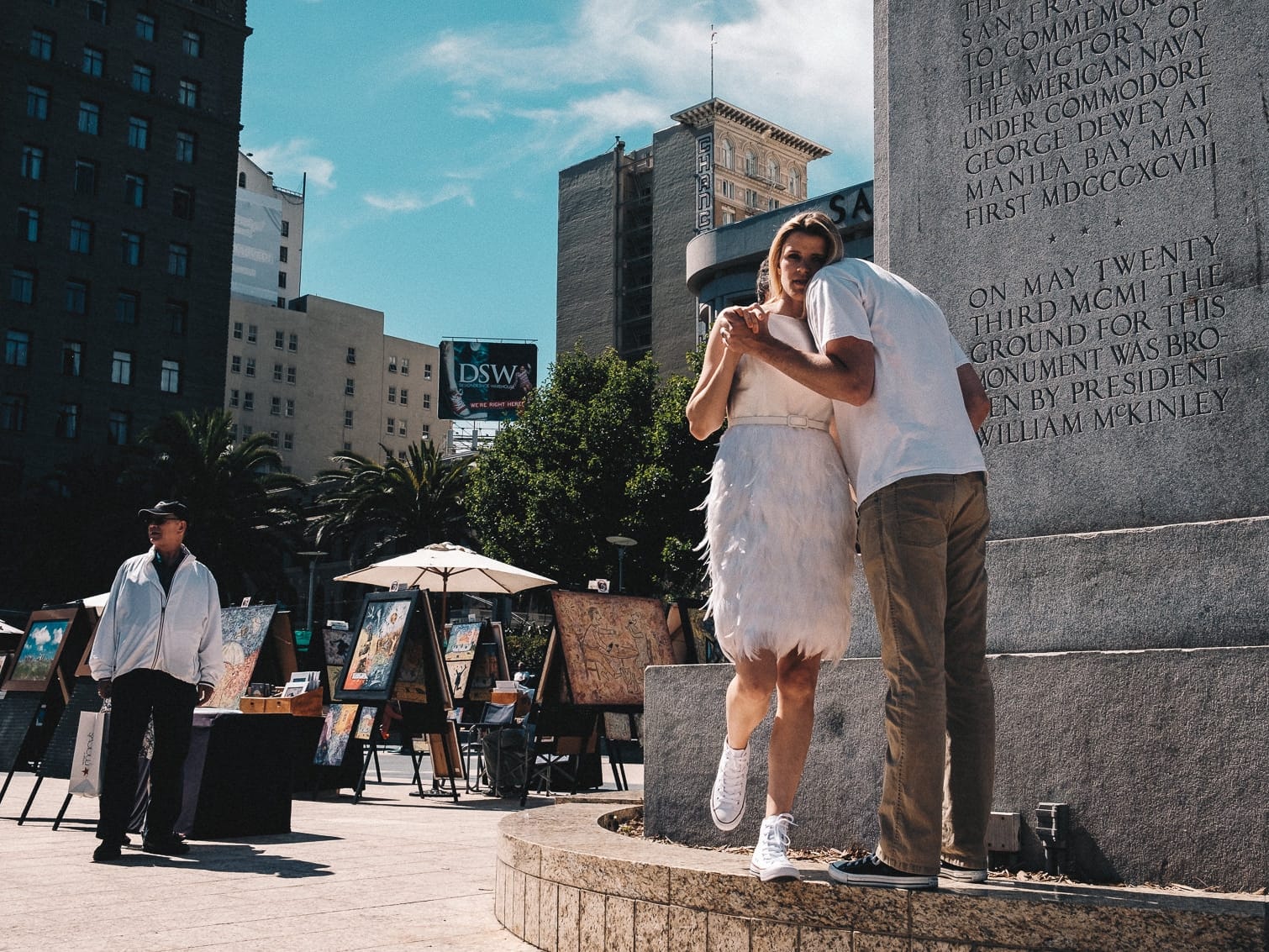 USA San Francisco 2015 06 Hugging an Angel uai