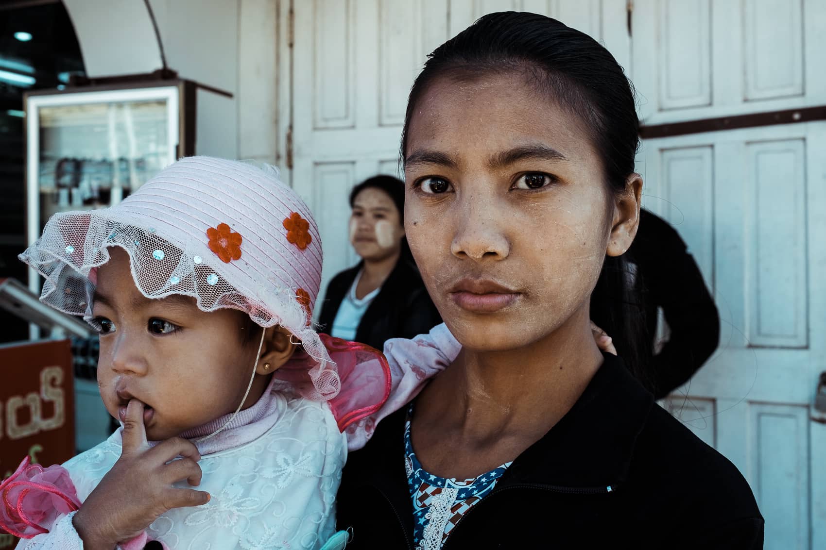Burma Taunggyi 2018 07 Young Mother