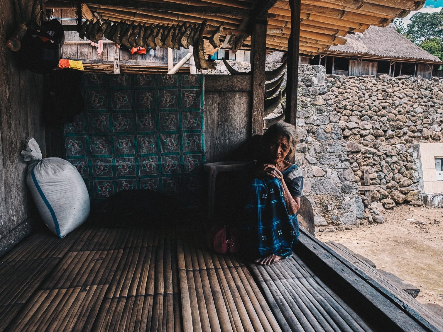 Indonesia Ngada 2018 03 Woman On Porch uai