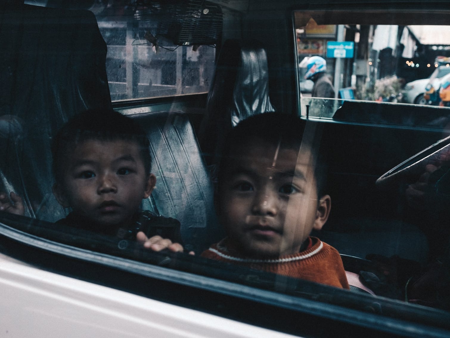 Laos Phonsavan 2019 08 Locked In the Car uai