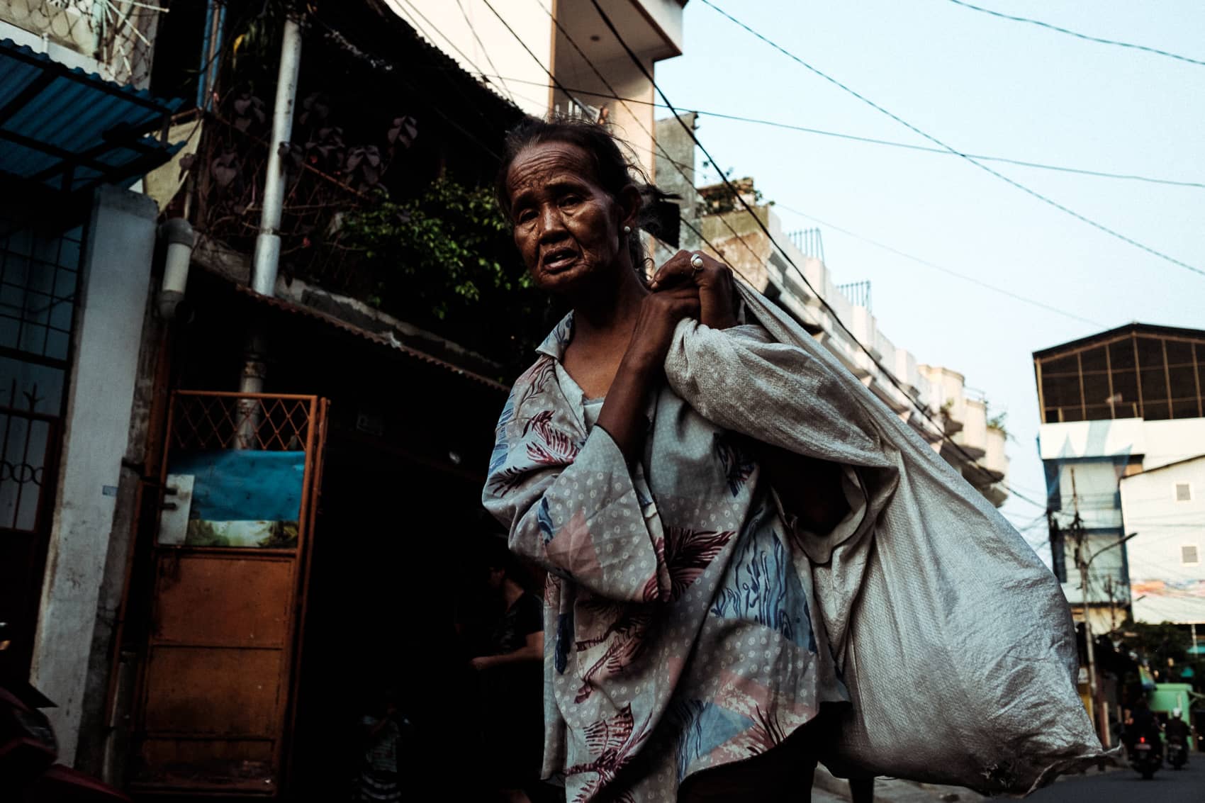 Indonesia Jakarta 2018 05 Woman With a Sack
