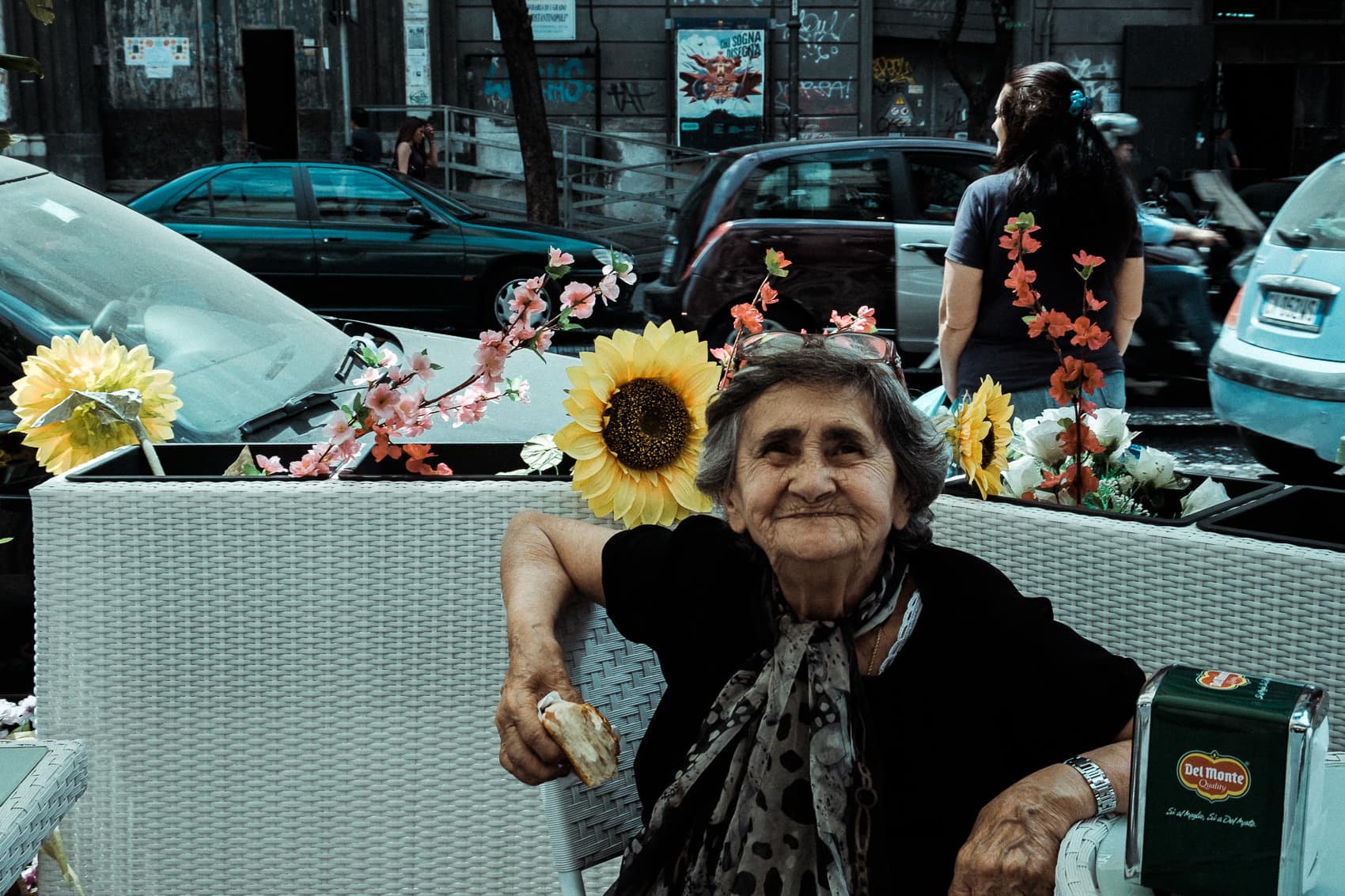 Italy Napoli 2017 16 Lady With Sunflowers